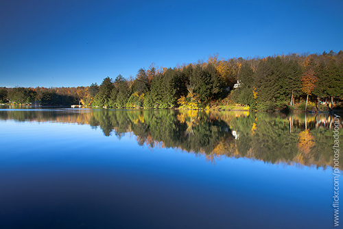 20131008-IMG_5718_USA_Vermont_fall_foliage_autumn_lake_raponda_reflection.jpg