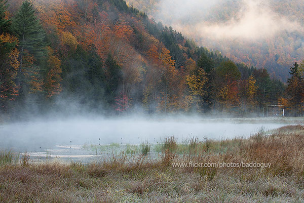 20131009-IMG_5928_USA_Vermont_fall_foliage_autumn_Killington_canal_water_reflection_fog_farmhouse_abandoned.jpg