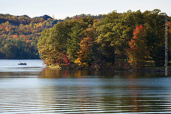 20131010-IMG_6143_USA_Vermont_fall_foliage_autumn_route-30_Lake_St-Catherine.jpg