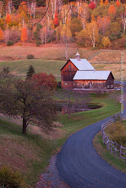 20131010-IMG_6168_USA_Vermont_fall_foliage_autumn_Pomfret_cloudland_Farmhouse_landmark.jpg